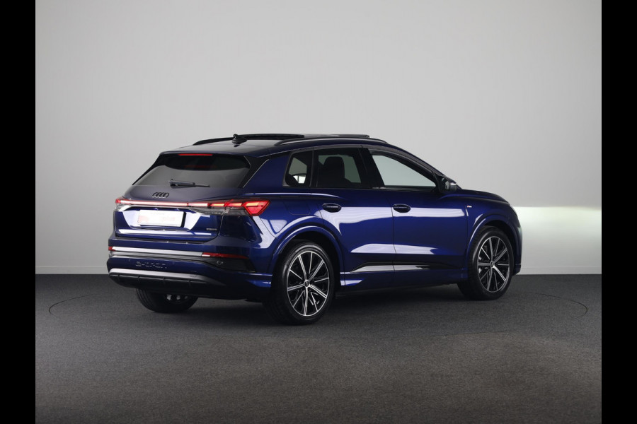 Audi Q4 e-tron 45 S edition Competition 82 kWh 286 pk | Panoramadak | Achteruitrijcamera | Apple Carplay |
