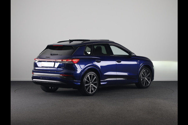 Audi Q4 e-tron 45 S edition Competition 82 kWh 286 pk | Panoramadak | Achteruitrijcamera | Apple Carplay |