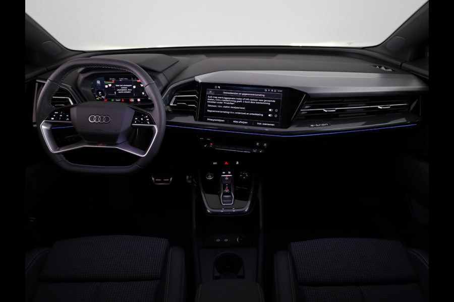 Audi Q4 e-tron 45 S edition Competition 82 kWh 286 pk | Panoramadak | Achteruitrijcamera | Apple Carplay |