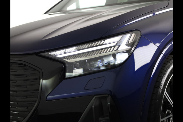 Audi Q4 e-tron 45 S edition Competition 82 kWh 286 pk | Panoramadak | Achteruitrijcamera | Apple Carplay |