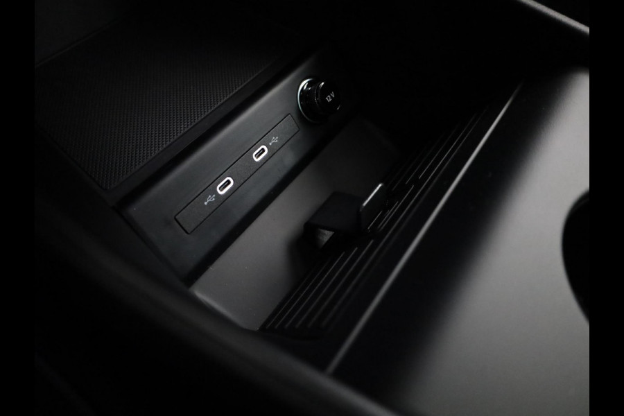 Audi Q4 e-tron 45 S edition Competition 82 kWh 286 pk | Panoramadak | Achteruitrijcamera | Apple Carplay |