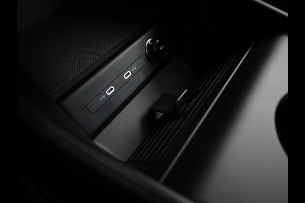 Audi Q4 e-tron 45 S edition Competition 82 kWh 286 pk | Panoramadak | Achteruitrijcamera | Apple Carplay |