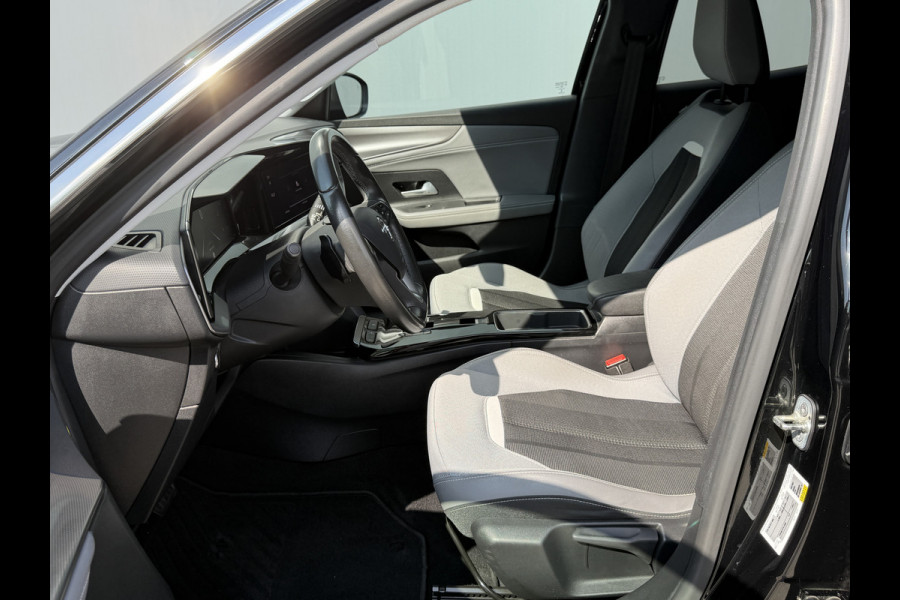 Opel Mokka BWJ 2021 | 1.2T 131PK Elegance AUTOMAAT | CLIMA | STOELVERW | DIGI DASH | CAMERA A | CARPLAY | NAVI | PDC 2X | CRUISE |