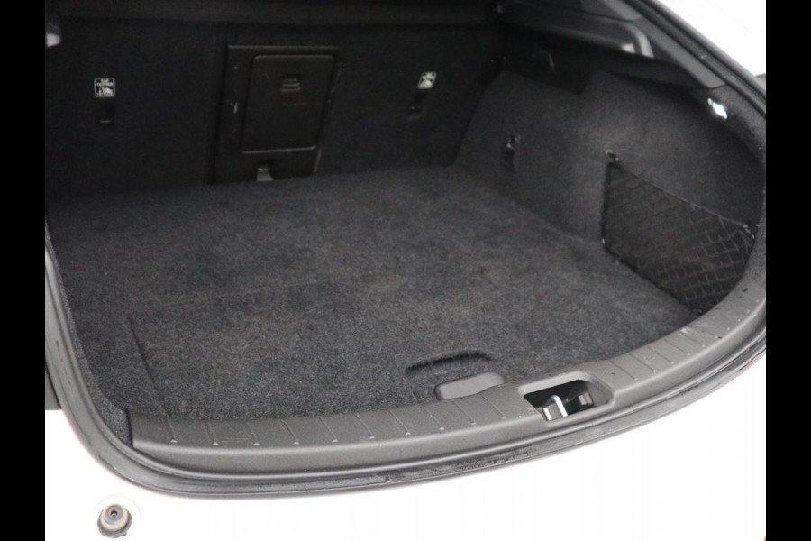 Polestar 2 Long Range Single Motor 78 kWh | SOH 92.0% | Trekhaak | Plus Pack | Panoramadak | | SOH 92.0% | Trekhaak | Plus Pack | Panoramadak | Harman/Kardon | Stuur/stoel verwarming | 20'' | Camera