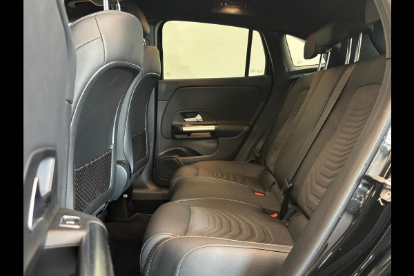 Mercedes-Benz GLA 250 e DCT-8 Aut. Business Solution PDC VA + Camera Navi Stoelverwarming Elektrische Klep LED Privacy Glass 11 kW laden