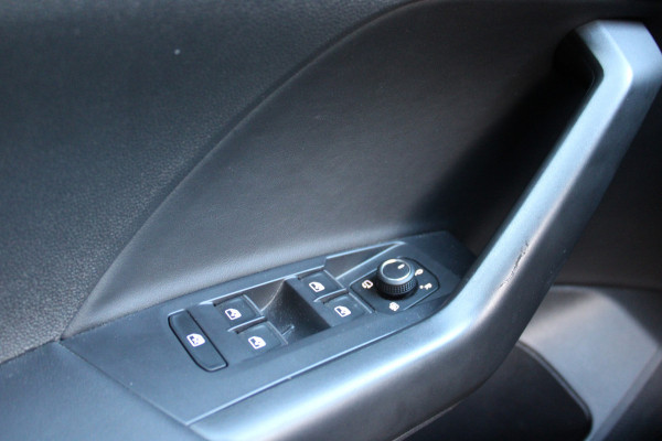 Volkswagen T-Cross TSI 115PK LIFE EDITION CARPLAY/PDC/IQ-DRIVEQ fabrieksgarantie