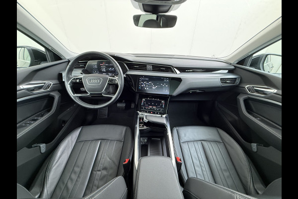 Audi e-tron 55 408PK Quattro Advanced Edition Plus 95kWh SOH 92% Panoramadak Adap.Cruise Camera Leder+Verwarmd Navi Apple Carplay Android Au Elek.Achterklep Privacy Glas Lmv 20" Led Pdc Elek.Stoelen+Memory DAB Origineel Nederlandse Auto