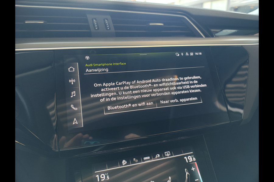 Audi e-tron 55 408PK Quattro Advanced Edition Plus 95kWh SOH 92% Panoramadak Adap.Cruise Camera Leder+Verwarmd Navi Apple Carplay Android Au Elek.Achterklep Privacy Glas Lmv 20" Led Pdc Elek.Stoelen+Memory DAB Origineel Nederlandse Auto