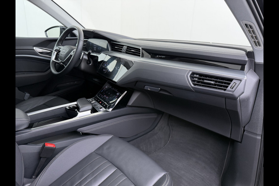 Audi e-tron 55 408PK Quattro Advanced Edition Plus 95kWh SOH 92% Panoramadak Adap.Cruise Camera Leder+Verwarmd Navi Apple Carplay Android Au Elek.Achterklep Privacy Glas Lmv 20" Led Pdc Elek.Stoelen+Memory DAB Origineel Nederlandse Auto