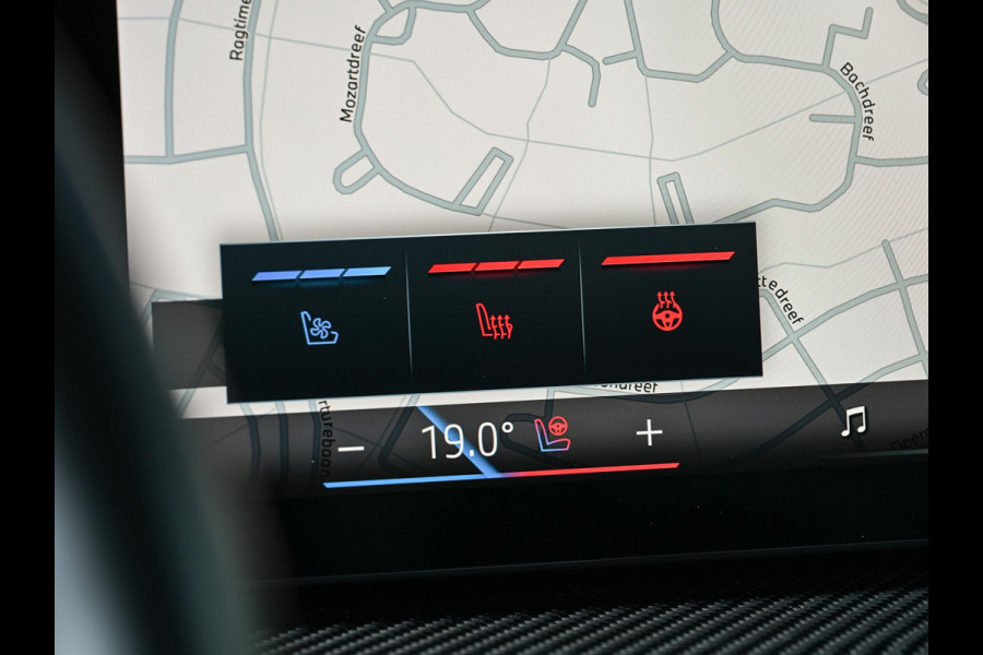 BMW X5 xDrive50e | M-Sport Pro | Panoramadak | 360 Camera | Active Cruise | Harman/Kardon | Iconic Glow | Ambiance Interieur | Stoel Ventilatie | Memory Seats | Luchtvering |
