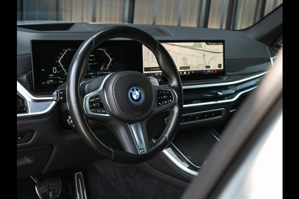 BMW X5 xDrive50e | M-Sport Pro | Panoramadak | 360 Camera | Active Cruise | Harman/Kardon | Iconic Glow | Ambiance Interieur | Stoel Ventilatie | Memory Seats | Luchtvering |