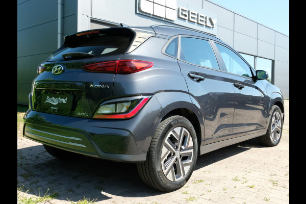 Hyundai Kona EV Fashion 64 kWh | 204 PK | SOH 95% | Adaptive cruise control | Achteruitrijcamera | Keyless entry | LED verlichting | DAB ontvanger | Bluetooth telefoonverbinding | Navigatie | Lichtmetalen velgen