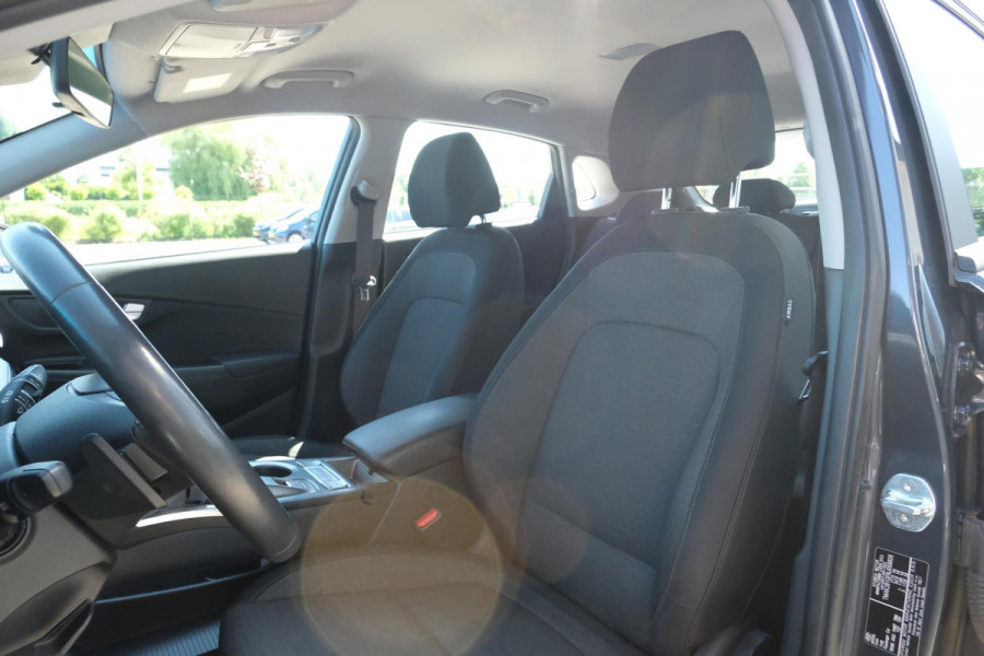 Hyundai Kona EV Fashion 64 kWh | 204 PK | SOH 95% | Adaptive cruise control | Achteruitrijcamera | Keyless entry | LED verlichting | DAB ontvanger | Bluetooth telefoonverbinding | Navigatie | Lichtmetalen velgen