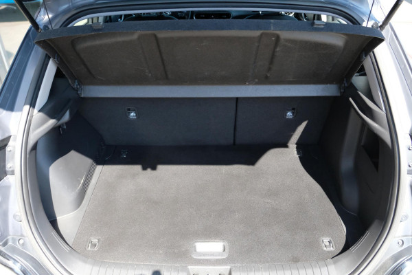 Hyundai Kona EV Fashion 64 kWh | 204 PK | SOH 95% | Adaptive cruise control | Achteruitrijcamera | Keyless entry | LED verlichting | DAB ontvanger | Bluetooth telefoonverbinding | Navigatie | Lichtmetalen velgen