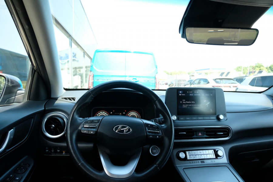 Hyundai Kona EV Fashion 64 kWh | 204 PK | SOH 95% | Adaptive cruise control | Achteruitrijcamera | Keyless entry | LED verlichting | DAB ontvanger | Bluetooth telefoonverbinding | Navigatie | Lichtmetalen velgen