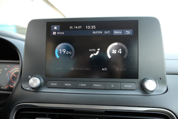 Hyundai Kona EV Fashion 64 kWh | 204 PK | SOH 95% | Adaptive cruise control | Achteruitrijcamera | Keyless entry | LED verlichting | DAB ontvanger | Bluetooth telefoonverbinding | Navigatie | Lichtmetalen velgen