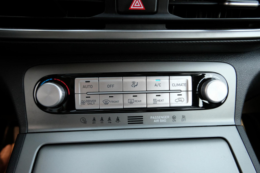 Hyundai Kona EV Fashion 64 kWh | 204 PK | SOH 95% | Adaptive cruise control | Achteruitrijcamera | Keyless entry | LED verlichting | DAB ontvanger | Bluetooth telefoonverbinding | Navigatie | Lichtmetalen velgen