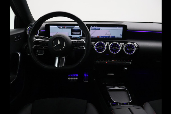 Mercedes-Benz A-Klasse 180 STAR EDITION AMG LINE LIMITED + PANORAMA | SFEERVERLICHTING | 19 INCH LMV | CAMERA