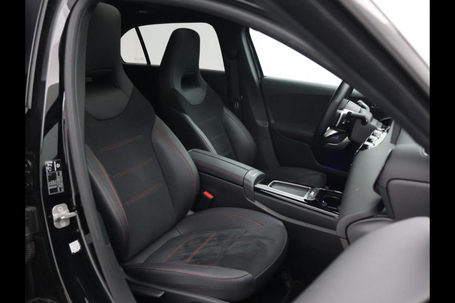 Mercedes-Benz A-Klasse 180 STAR EDITION AMG LINE LIMITED + PANORAMA | SFEERVERLICHTING | 19 INCH LMV | CAMERA