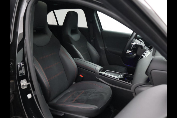 Mercedes-Benz A-Klasse 180 STAR EDITION AMG LINE LIMITED + PANORAMA | SFEERVERLICHTING | 19 INCH LMV | CAMERA