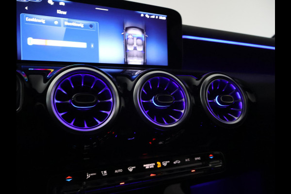 Mercedes-Benz A-Klasse 180 STAR EDITION AMG LINE LIMITED + PANORAMA | SFEERVERLICHTING | 19 INCH LMV | CAMERA