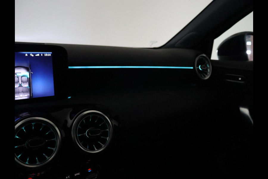 Mercedes-Benz A-Klasse 180 STAR EDITION AMG LINE LIMITED + PANORAMA | SFEERVERLICHTING | 19 INCH LMV | CAMERA