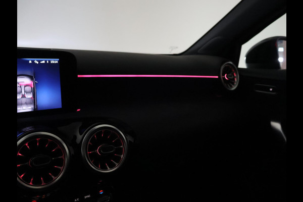 Mercedes-Benz A-Klasse 180 STAR EDITION AMG LINE LIMITED + PANORAMA | SFEERVERLICHTING | 19 INCH LMV | CAMERA