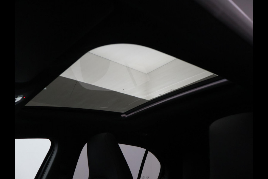 Mercedes-Benz A-Klasse 180 STAR EDITION AMG LINE LIMITED + PANORAMA | SFEERVERLICHTING | 19 INCH LMV | CAMERA