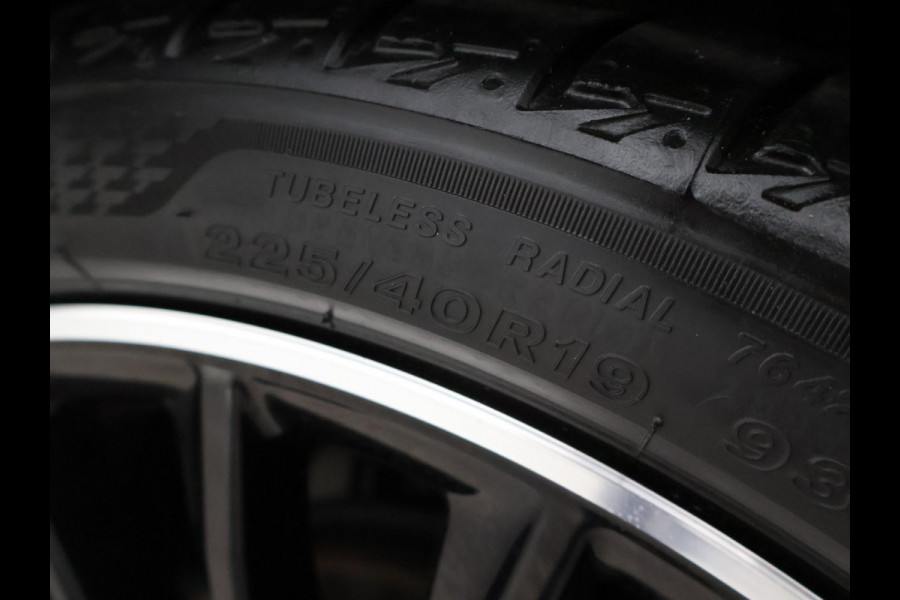 Mercedes-Benz A-Klasse 180 STAR EDITION AMG LINE LIMITED + PANORAMA | SFEERVERLICHTING | 19 INCH LMV | CAMERA