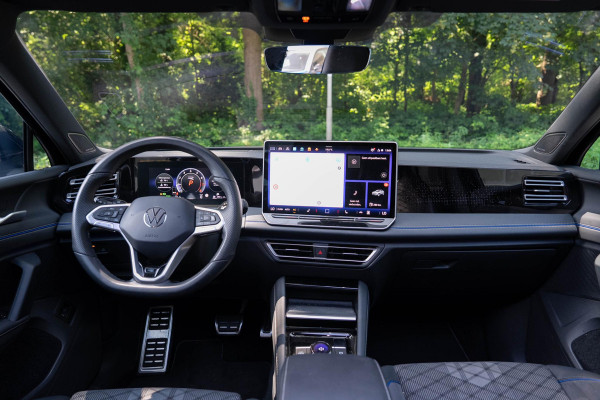 Volkswagen Tiguan 1.5 eTSI R-Line Business | 360 | Trekhaak | Pano | H&K | IQ Light