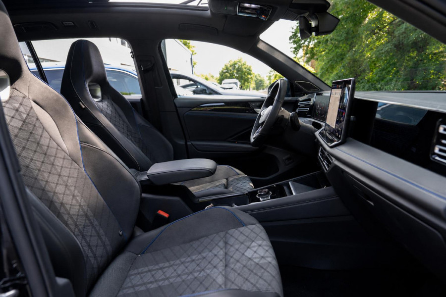 Volkswagen Tiguan 1.5 eTSI R-Line Business | 360 | Trekhaak | Pano | H&K | IQ Light