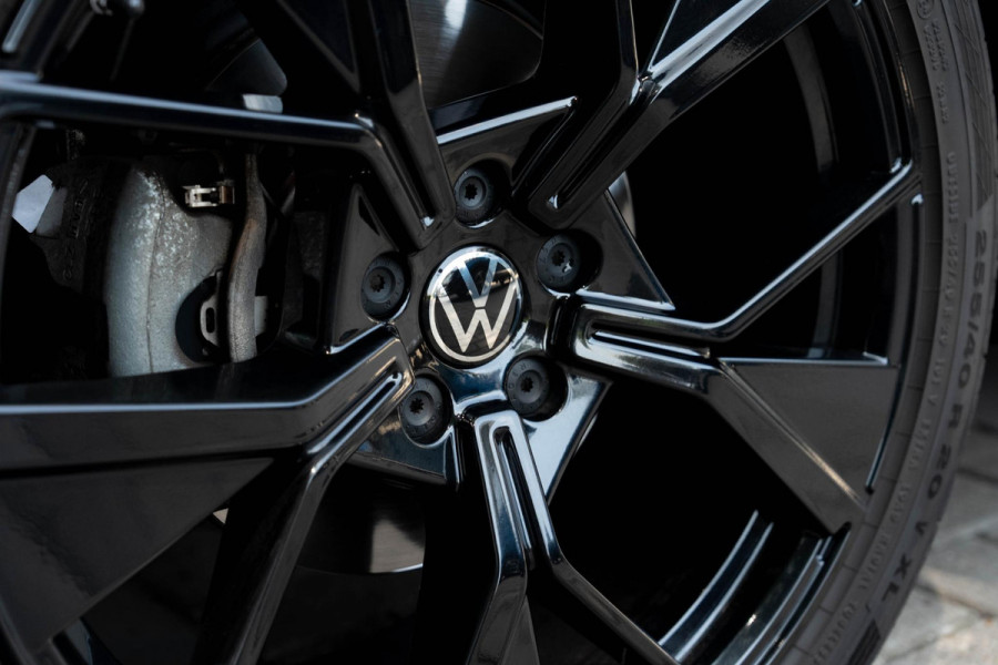 Volkswagen Tiguan 1.5 eTSI R-Line Business | 360 | Trekhaak | Pano | H&K | IQ Light