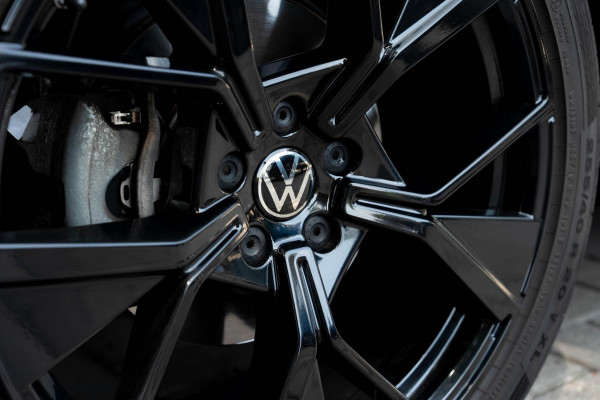 Volkswagen Tiguan 1.5 eTSI R-Line Business | 360 | Trekhaak | Pano | H&K | IQ Light