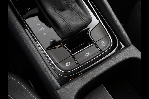 Škoda Karoq 1.5 TSI 150pk DSG ACT Selection DEMO ! Navigatie Apple Carplay/Android Auto Camera Parkeer sensoren Adaptieve Cruise Control Lichtmetalen Velgen Digitale Cockpit