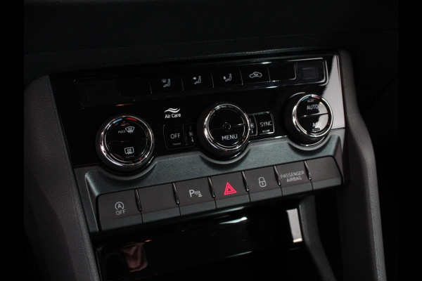 Škoda Karoq 1.5 TSI 150pk DSG ACT Selection DEMO ! Navigatie Apple Carplay/Android Auto Camera Parkeer sensoren Adaptieve Cruise Control Lichtmetalen Velgen Digitale Cockpit