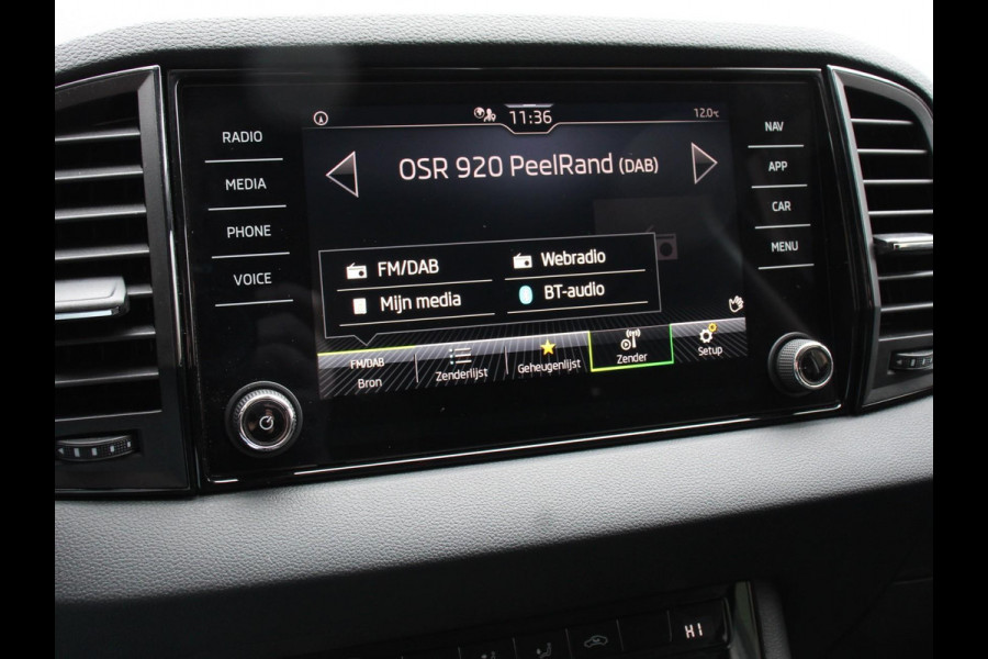 Škoda Karoq 1.5 TSI 150pk DSG ACT Selection DEMO ! Navigatie Apple Carplay/Android Auto Camera Parkeer sensoren Adaptieve Cruise Control Lichtmetalen Velgen Digitale Cockpit