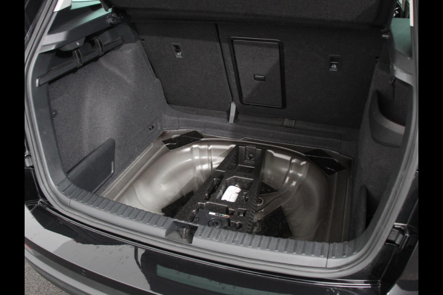 Škoda Karoq 1.5 TSI 150pk DSG ACT Selection DEMO ! Navigatie Apple Carplay/Android Auto Camera Parkeer sensoren Adaptieve Cruise Control Lichtmetalen Velgen Digitale Cockpit