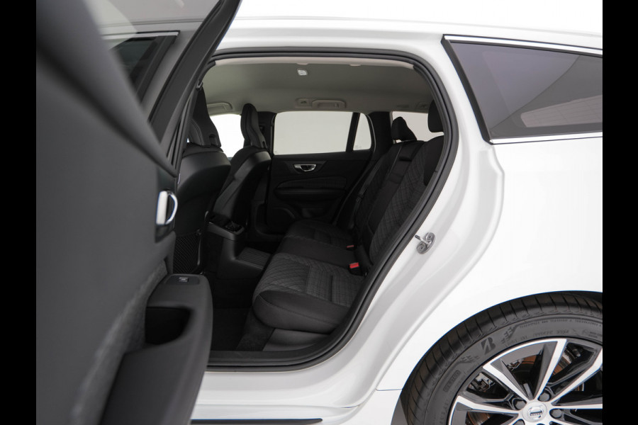 Volvo V60 2.0 T6 Core Bright AWD (Plug-In) {SoH-97%} (INCL-BTW)  Aut. *FULL-LED | DIGI-COCKPIT | CAMERA | HEATED-COMFORTSEATS | KEYLESS | DAB | PRIVACY-GLASS | CARPLAY | NAVI-FULLMAP | TOWBAR | 18''ALU*