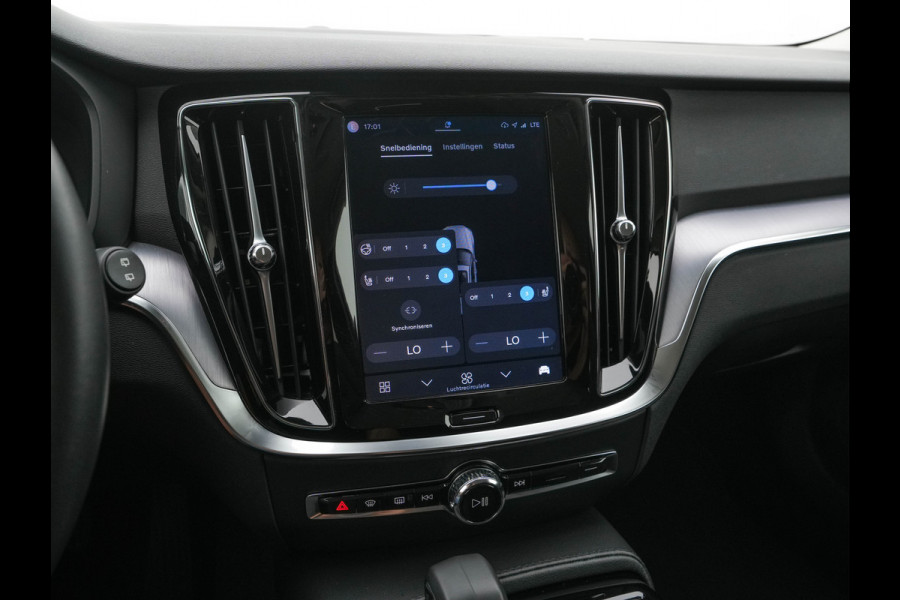 Volvo V60 2.0 T6 Core Bright AWD (Plug-In) {SoH-97%} (INCL-BTW)  Aut. *FULL-LED | DIGI-COCKPIT | CAMERA | HEATED-COMFORTSEATS | KEYLESS | DAB | PRIVACY-GLASS | CARPLAY | NAVI-FULLMAP | TOWBAR | 18''ALU*