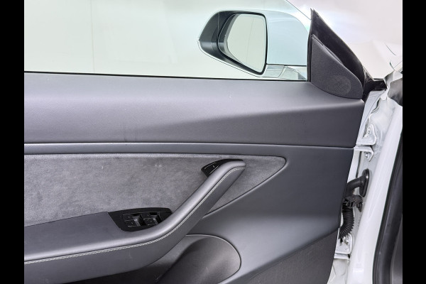 Tesla Model 3 Performance 513PK AWD **FSD** Panoramadak Navi Camera's Leder Stoelverwarming Navi Ecc Adap.Cruise Pdc Led Lmv 20" Google-Maps Elek.Stoelen+Memory Remote App Bediening Premium Audio