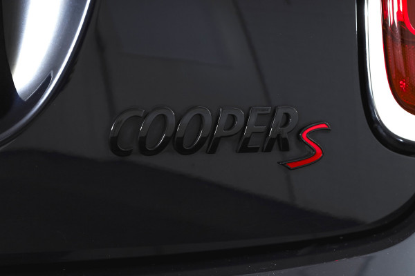 MINI 3-deurs 2.0 Cooper S | S/K-Panodak | Dig. Cockpit | Stoelverw. | PDC | Camera | NAV + App. Connect | ECC | Harman Kardon | LM 18" |