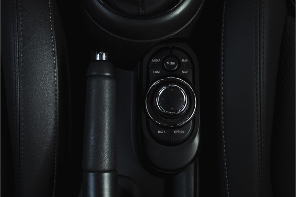 MINI 3-deurs 2.0 Cooper S | S/K-Panodak | Dig. Cockpit | Stoelverw. | PDC | Camera | NAV + App. Connect | ECC | Harman Kardon | LM 18" |