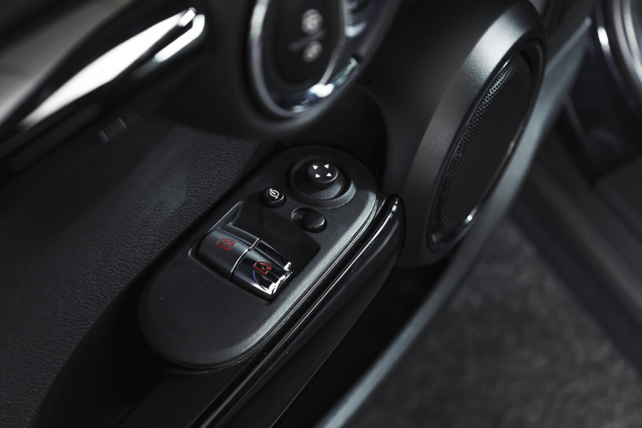 MINI 3-deurs 2.0 Cooper S | S/K-Panodak | Dig. Cockpit | Stoelverw. | PDC | Camera | NAV + App. Connect | ECC | Harman Kardon | LM 18" |