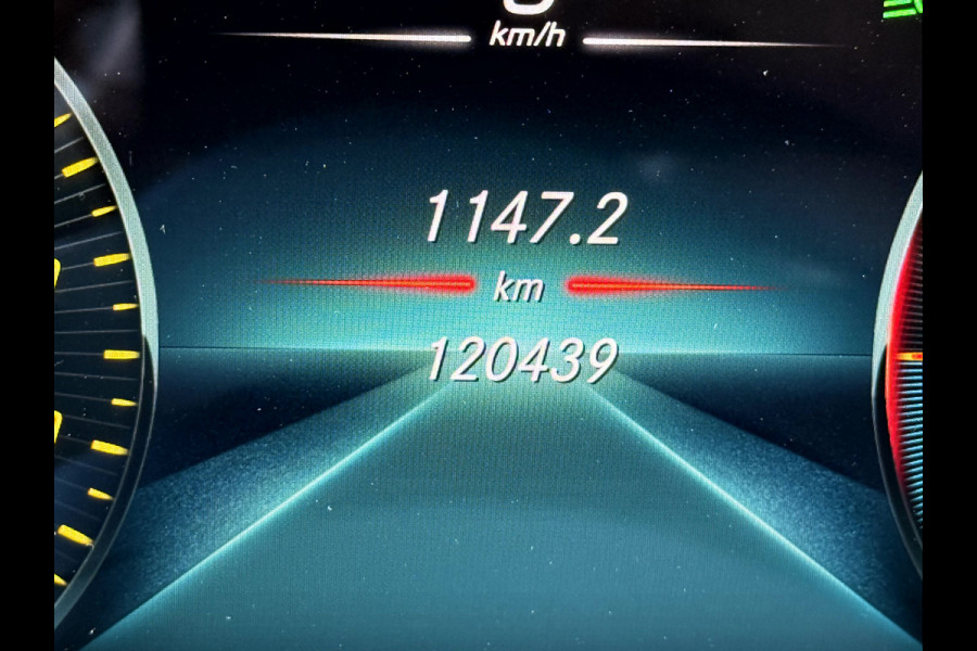 Mercedes-Benz EQC 400 4MATIC Business Luxury 80 kWh SOH 93.4%, Schuifdak, Trekhaak