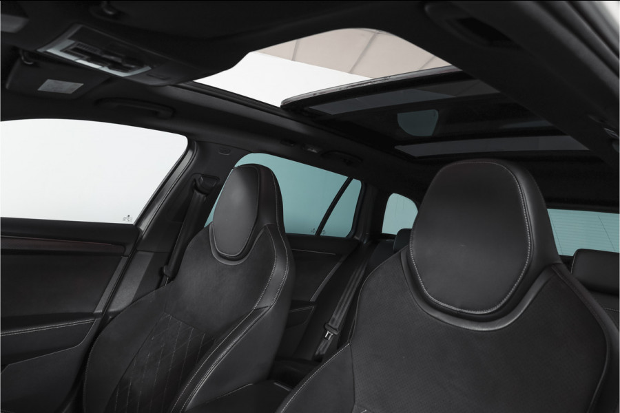 Škoda Superb Combi 1.4 TSI iV Sportline Business | S/K-Panodak | Dig. Cockpit | Adapt. Cruise | Winterpakket | PDC | NAV + App. Connect | ECC | Elek. Klep | LM 19" |