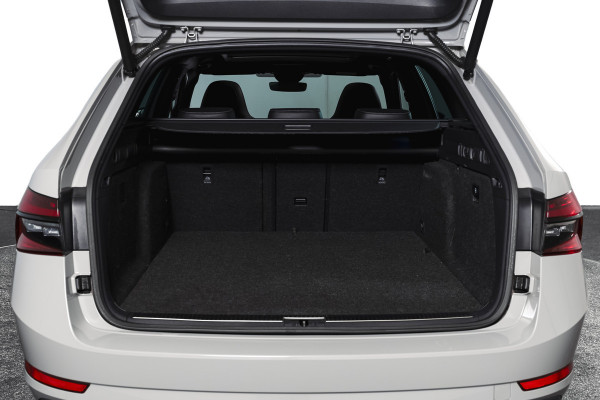 Škoda Superb Combi 1.4 TSI iV Sportline Business | S/K-Panodak | Dig. Cockpit | Adapt. Cruise | Winterpakket | PDC | NAV + App. Connect | ECC | Elek. Klep | LM 19" |