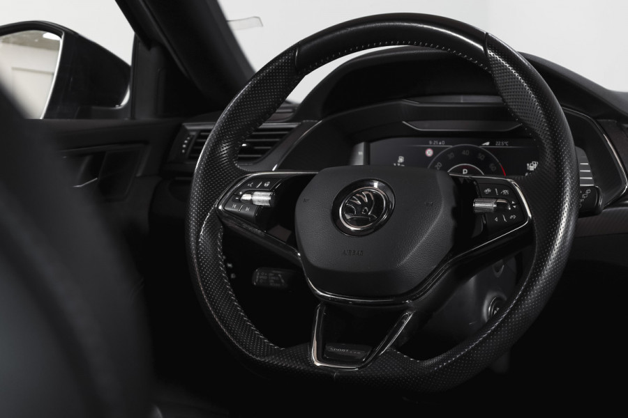 Škoda Superb Combi 1.4 TSI iV Sportline Business | S/K-Panodak | Dig. Cockpit | Adapt. Cruise | Winterpakket | PDC | NAV + App. Connect | ECC | Elek. Klep | LM 19" |