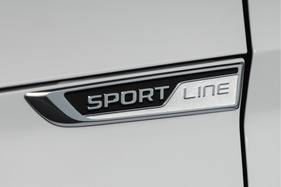 Škoda Superb Combi 1.4 TSI iV Sportline Business | S/K-Panodak | Dig. Cockpit | Adapt. Cruise | Winterpakket | PDC | NAV + App. Connect | ECC | Elek. Klep | LM 19" |