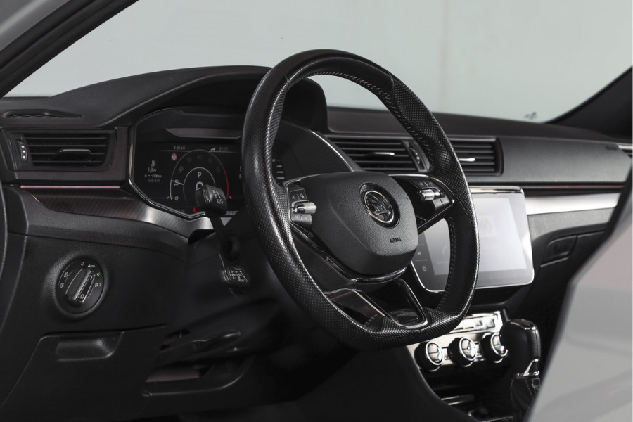 Škoda Superb Combi 1.4 TSI iV Sportline Business | S/K-Panodak | Dig. Cockpit | Adapt. Cruise | Winterpakket | PDC | NAV + App. Connect | ECC | Elek. Klep | LM 19" |