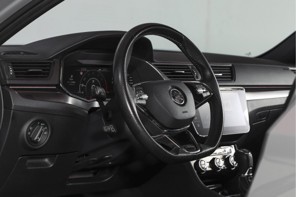 Škoda Superb Combi 1.4 TSI iV Sportline Business | S/K-Panodak | Dig. Cockpit | Adapt. Cruise | Winterpakket | PDC | NAV + App. Connect | ECC | Elek. Klep | LM 19" |